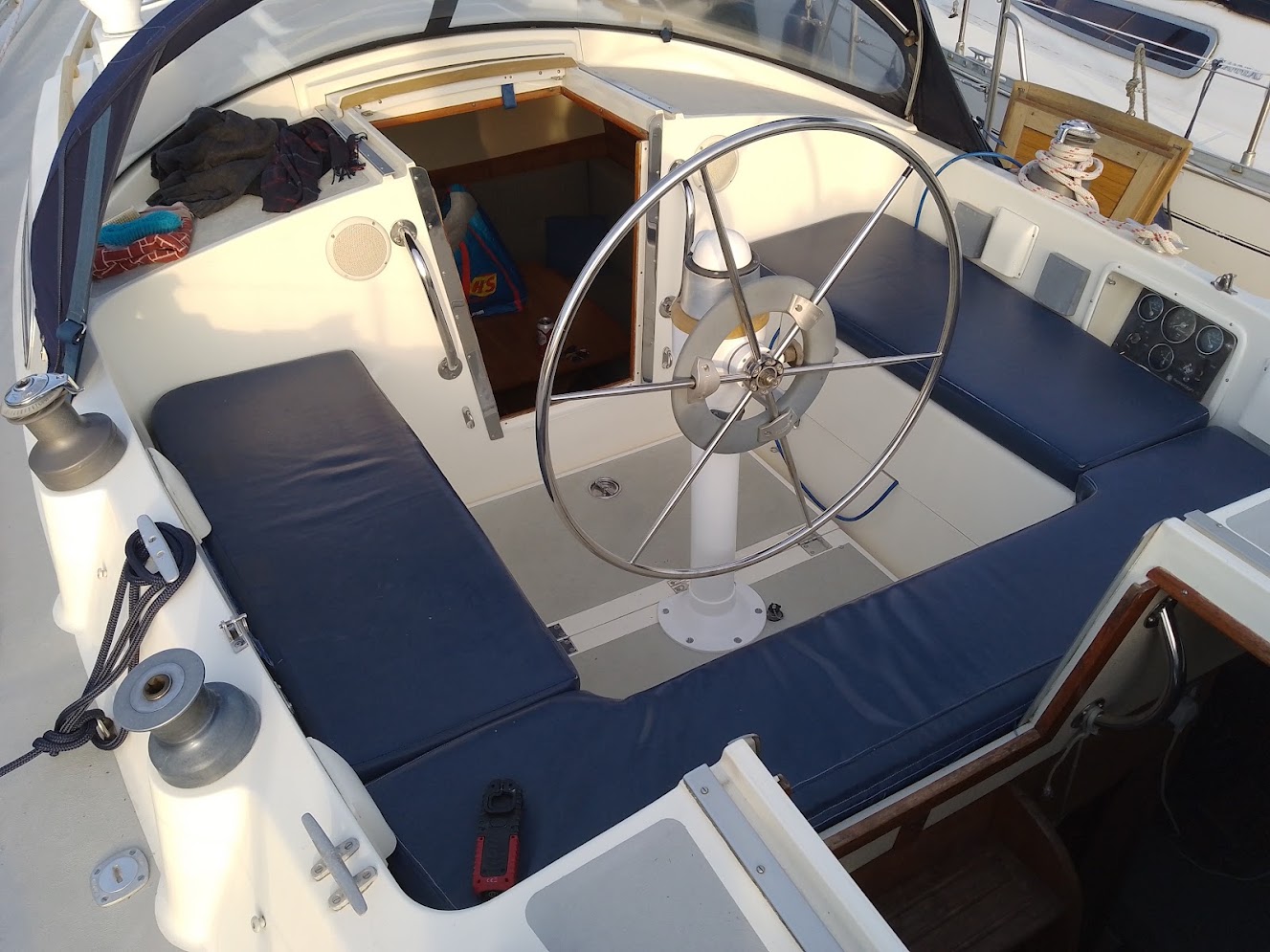 Cockpit_04.jpg